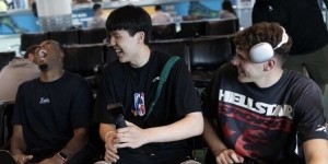 华体育官网最新版-聊啥呢？杨瀚森和克林根同行 两人都笑开了花