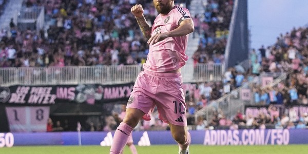 华体育官网最新版-无解远射！梅西禁区外轰入了106球，此外还有70个任意球