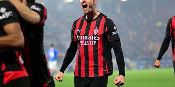 华体育官网最新版-加比亚鼓励米兰队友团结超越困难|AC米兰|达科·加比|加油男孩_新浪体育_新浪新闻